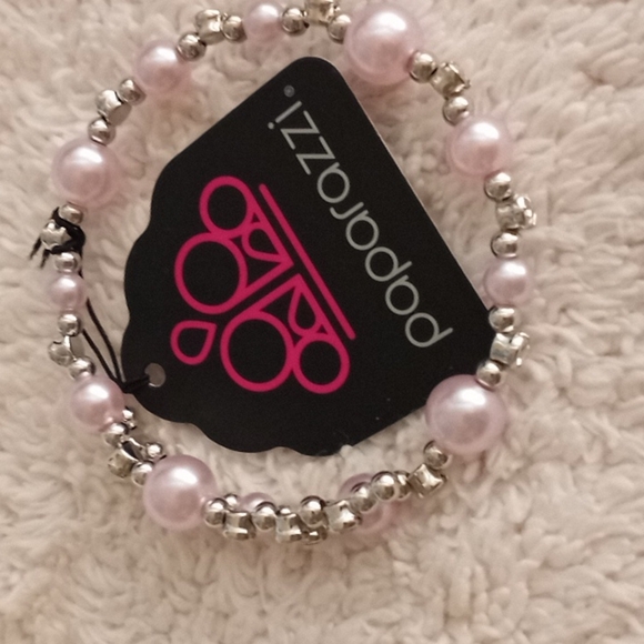 paparazzi Jewelry - Chilly Celebrity Pink Coil Bracelet. NWT